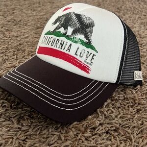 Billabong, pitstop, trucker hat, California love. Color:  gray.